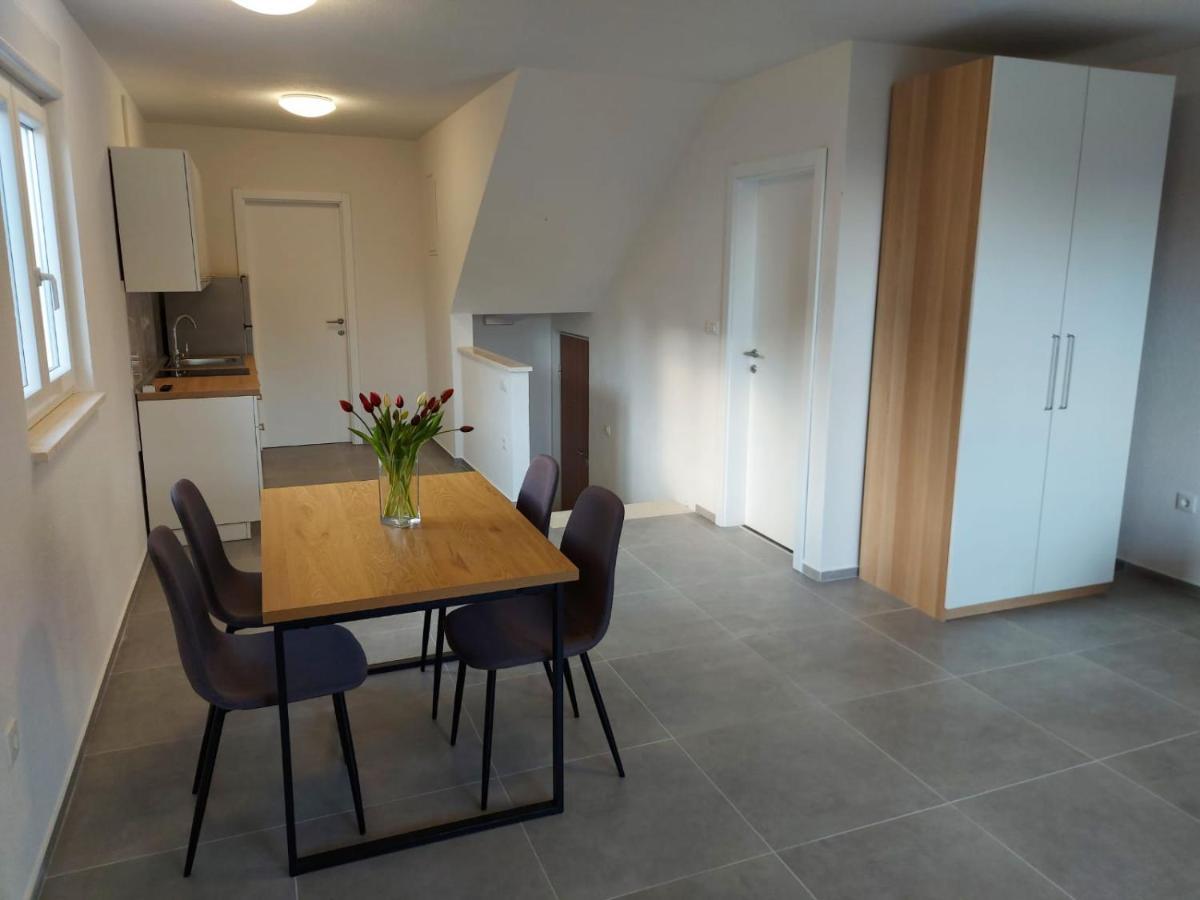 Apartments Neva Makarska Eksteriør bilde