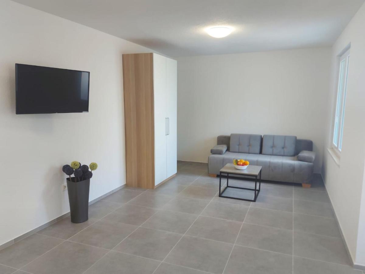 Apartments Neva Makarska Eksteriør bilde