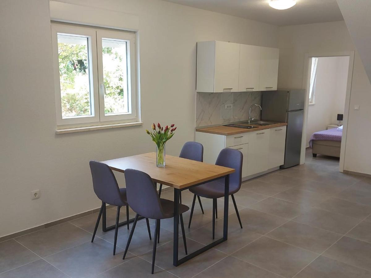 Apartments Neva Makarska Eksteriør bilde