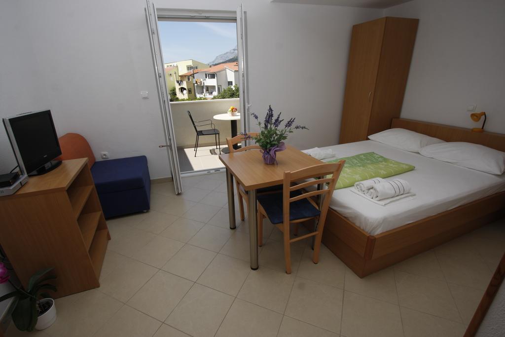 Apartments Neva Makarska Rom bilde