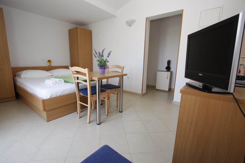 Apartments Neva Makarska Rom bilde