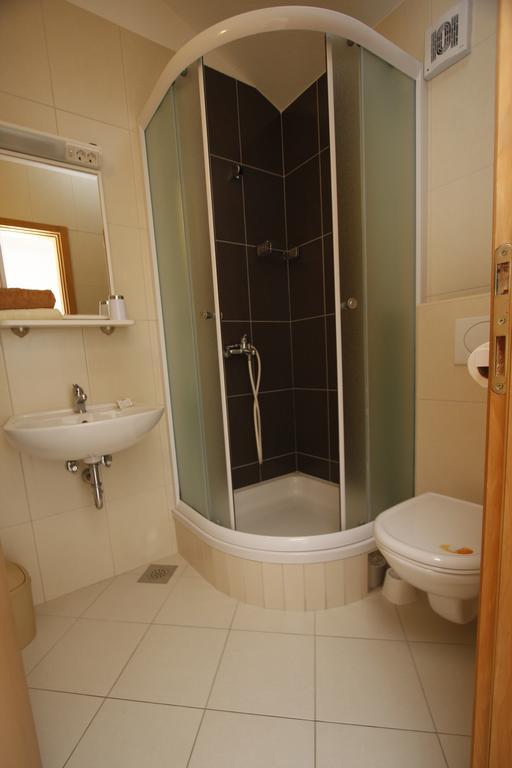 Apartments Neva Makarska Rom bilde