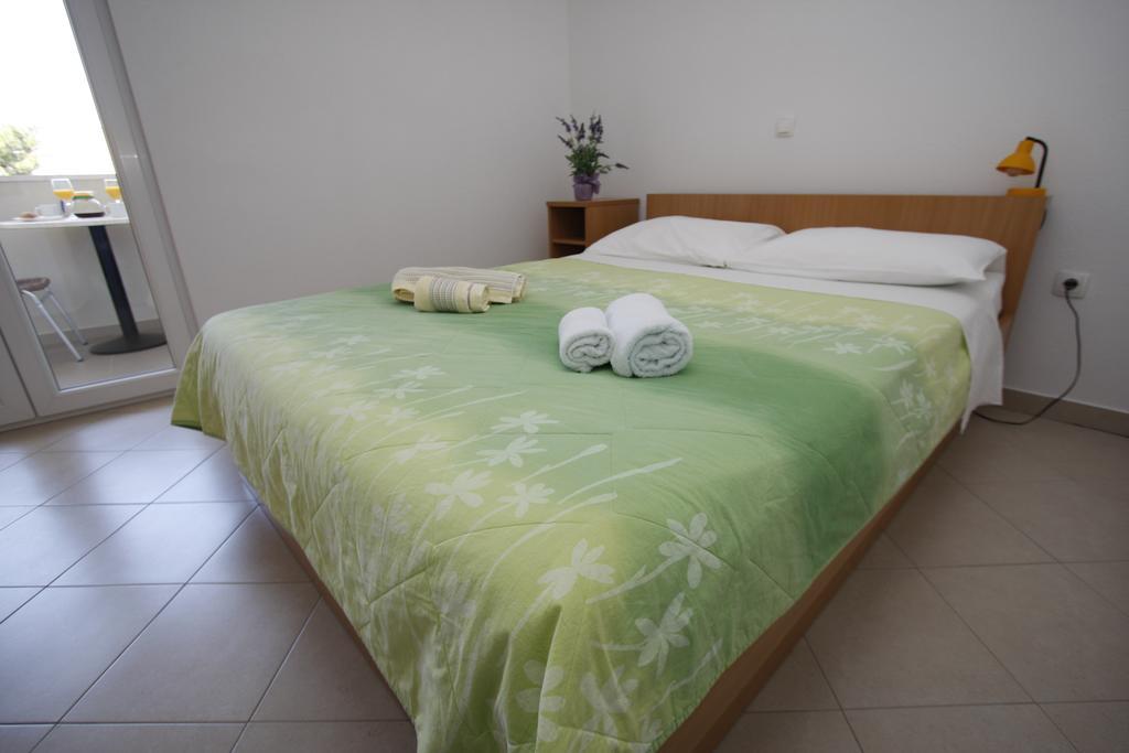 Apartments Neva Makarska Rom bilde