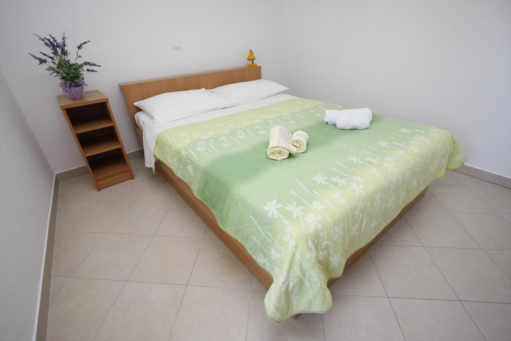 Apartments Neva Makarska Rom bilde