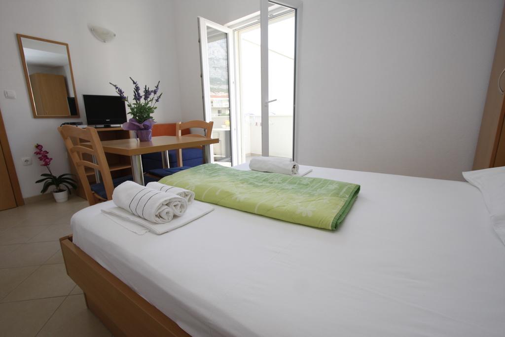 Apartments Neva Makarska Rom bilde