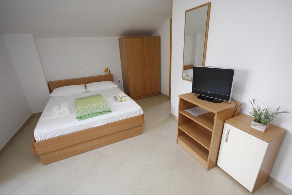Apartments Neva Makarska Rom bilde