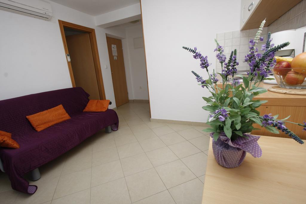 Apartments Neva Makarska Rom bilde