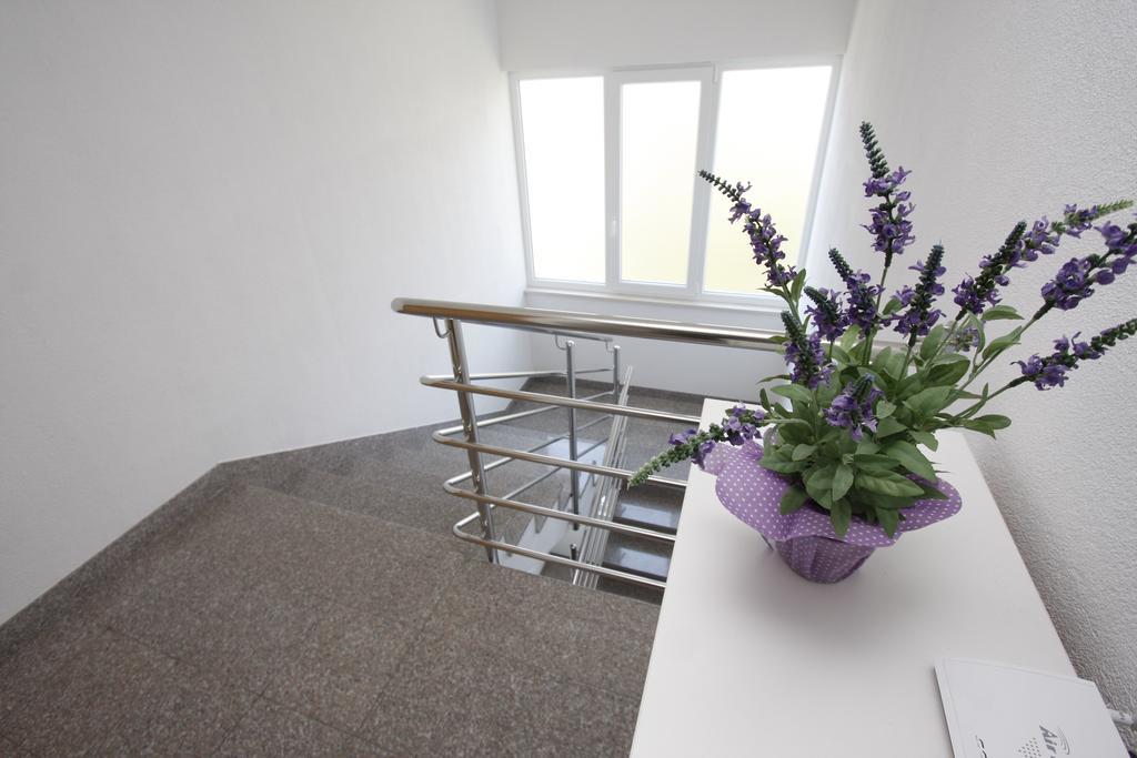 Apartments Neva Makarska Eksteriør bilde