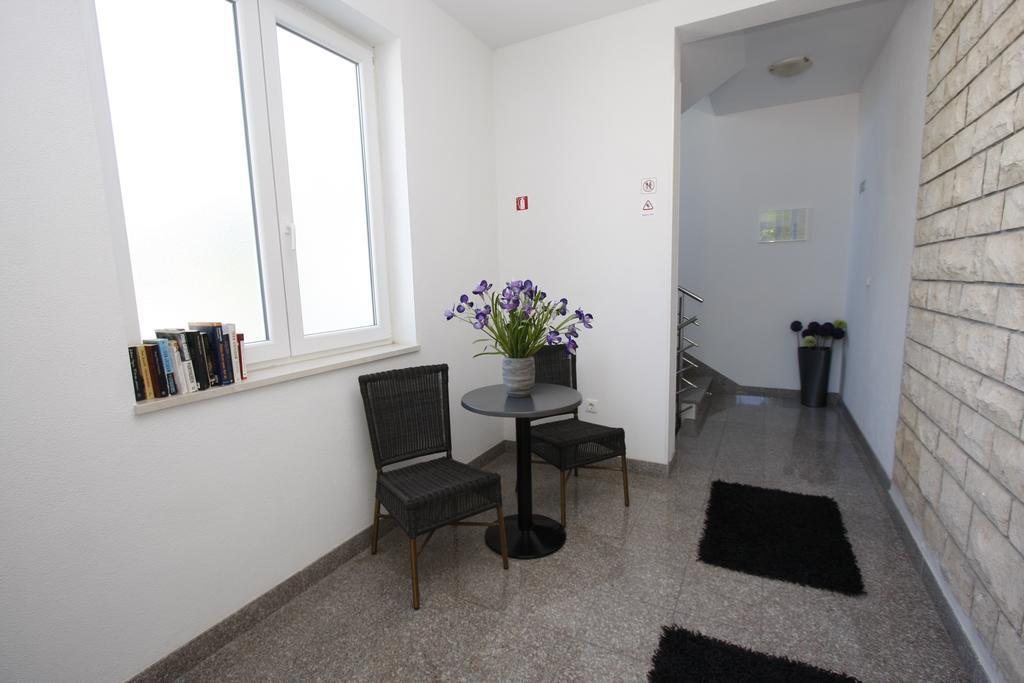 Apartments Neva Makarska Eksteriør bilde