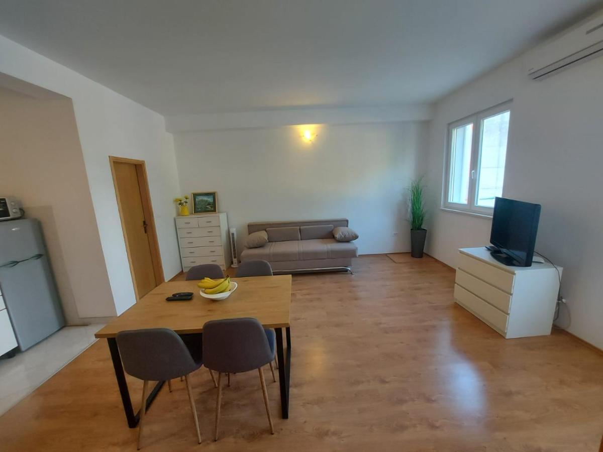 Apartments Neva Makarska Eksteriør bilde