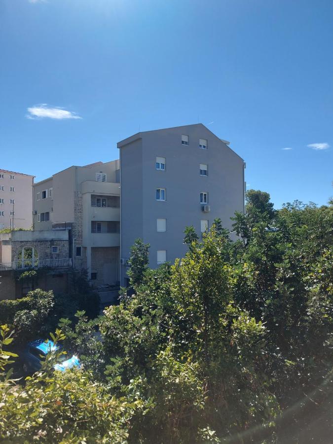 Apartments Neva Makarska Eksteriør bilde