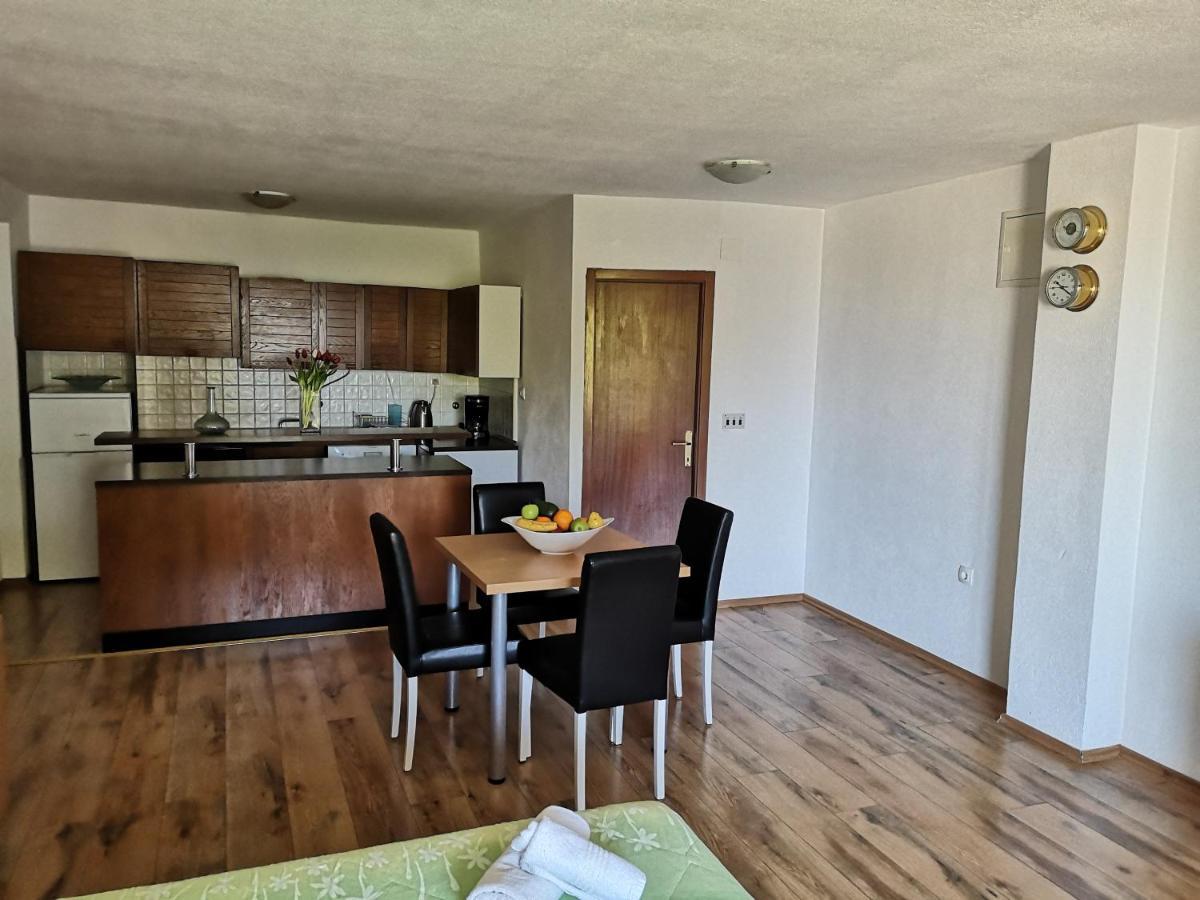 Apartments Neva Makarska Eksteriør bilde